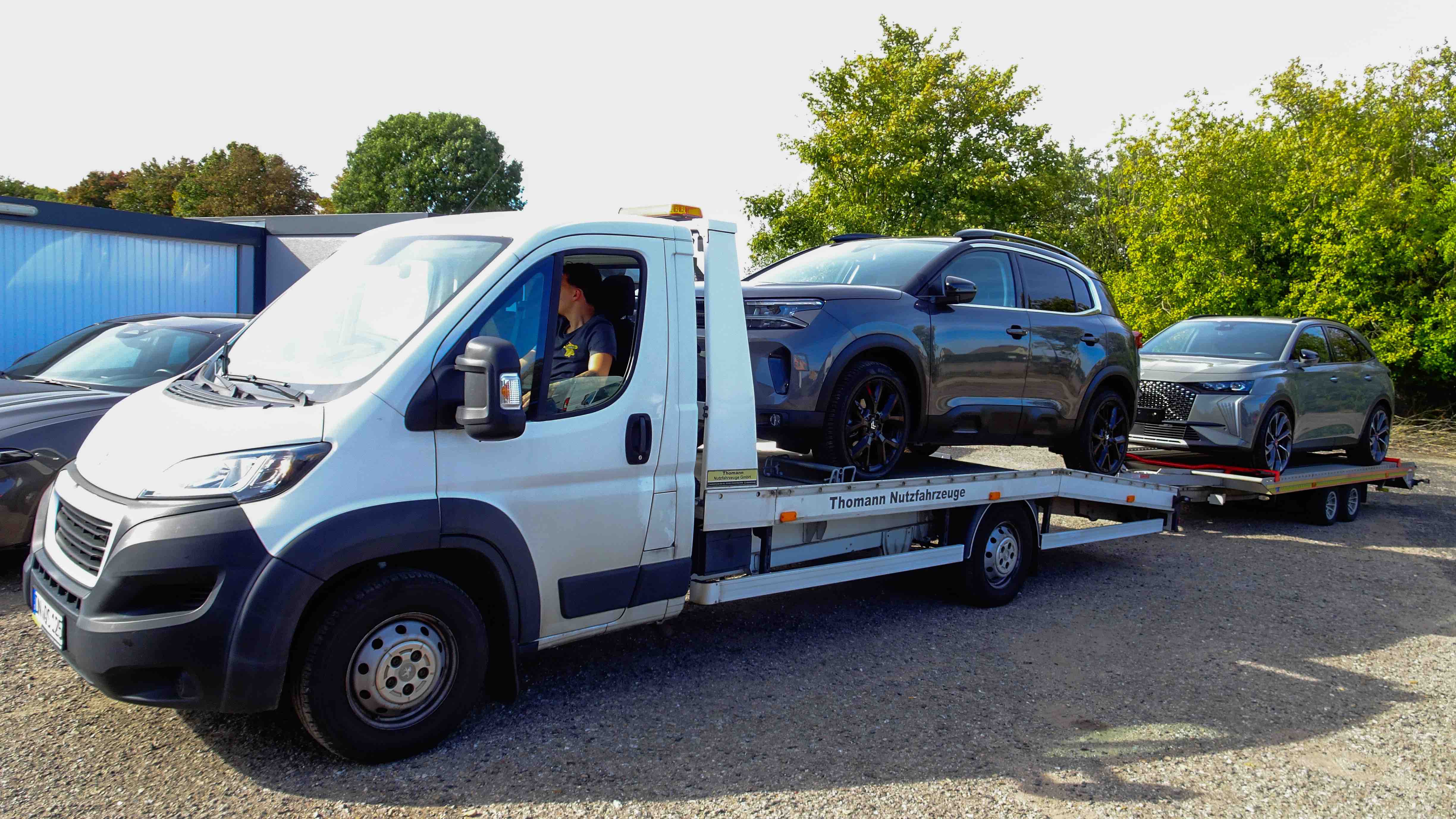 Transporter am Standort HEXAGON Auto